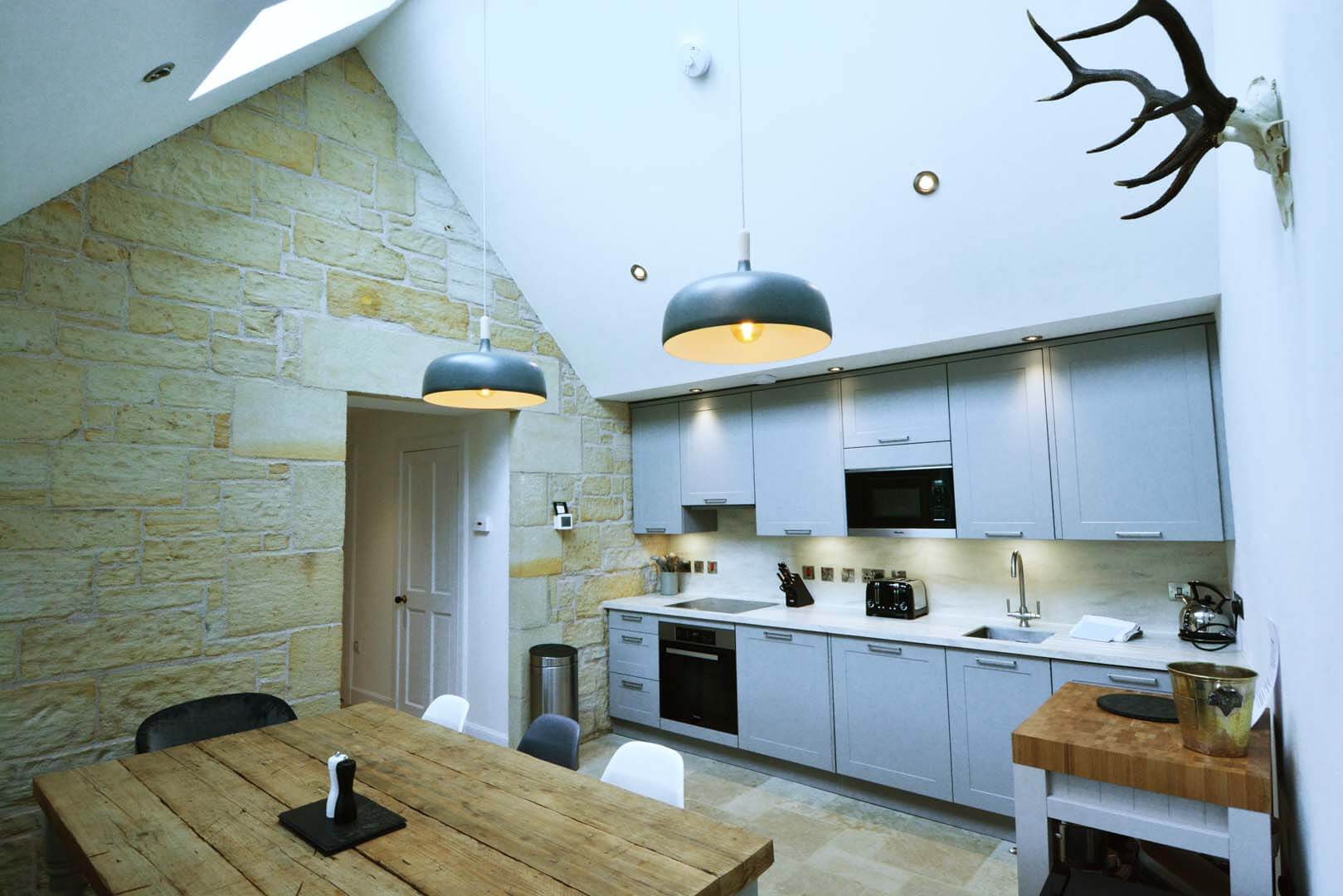 Refurb and Extension Traditional Cottage Dinning Room looking into Kitchen